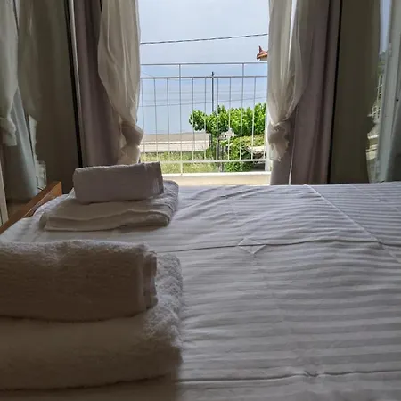Armonia Beach House Apartment Eratini